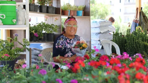 Mezitli Belediyesi, Viranşehir Mahallesi Cengiz Topel Caddesi Üzerinde Mersin’in En Güzel ve En Renkli Pazarını Kurdu