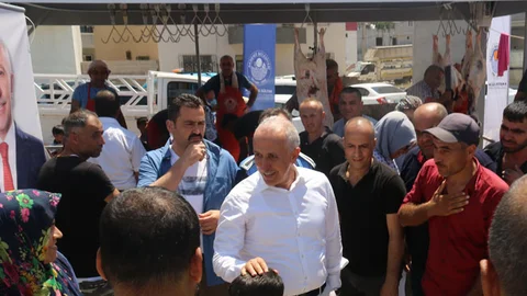 Akdeniz Belediye Başkanı Gültak; Kurban Kesim Yerlerini Ziyaret Etti, Vatandaşlarla Bayramlaştı