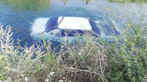 Çaldıkları Aracın Akülerini Söküp Sulama Kanalına Attılar