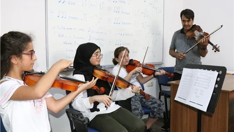 Mersin'de Enstrüman Kurslarına 7’den 77’ye Büyük İlgi