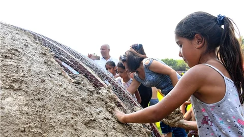 Çamurdan Evin Mimarı Çocuklar