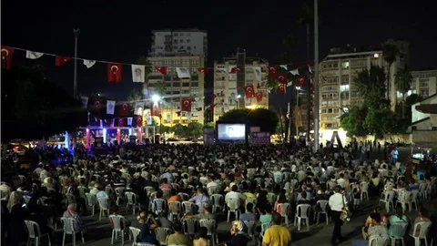 Mersin'de Yazlık Sinema Kültürü Yeniden Canlandı