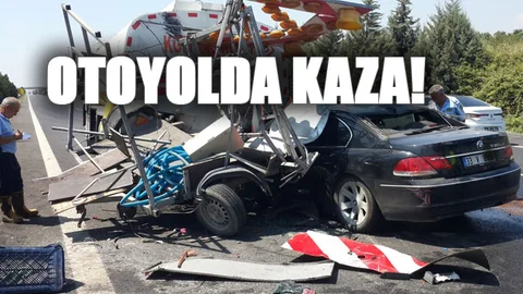 Lüks Otomobil Otoyolda, Sulama Tankerine Çarptı!