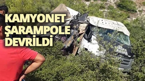 Kamyonet Şarampole Devrildi