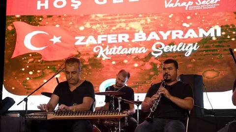 Mersin'de 4 Gün Sürecek Zafer Bayramı Coşkusu