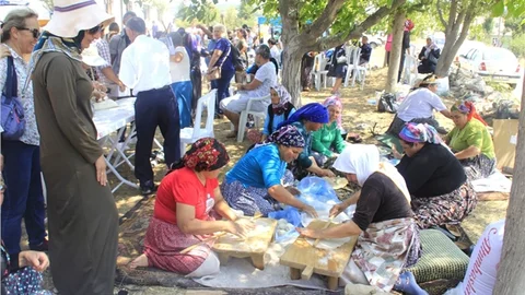 Kadınlar Dayanışmanın En Güzel Örneğini Gösteriyor
