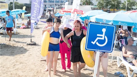 Mersin'deki Engelli Plajlara Türkiye’nin Dört Bir Yanından Misafirler Geliyor