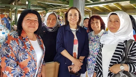 Yanan Ormanlar İçin AK Partili Kadınlar Kolları Sıvadı