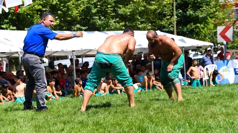 Karakucak Güreşleri Tüm Heyecanıyla Başladı