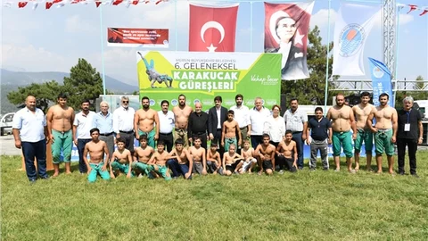 Çamlıyayla’da Karakucak Güreşleri’ne Yoğun İlgi