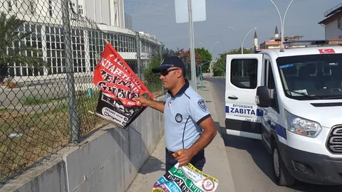 Kent Estetiğini Bozan Afiş ve Pankartları Topluyor