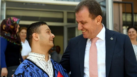 Sosyal Medyadan Çağrıda Bulundu, Başkan Seçer Batuhan’a Okulun İlk Günü Sürpriz Yaptı