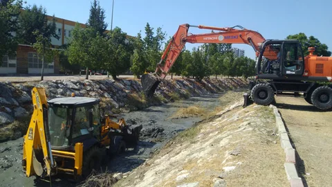 4 Yıldır Temizlenmeyen Tarsus Kaleburcu Deresi Temizleniyor