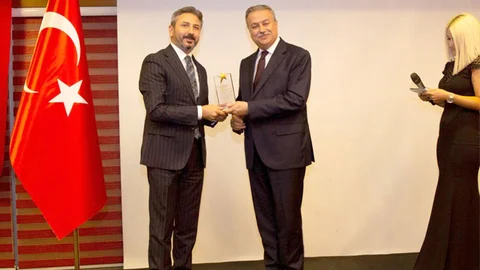 Vali Ali İhsan Su’ya, Gümüş Kariyer Ödülleri Gecesi'nde Ödül