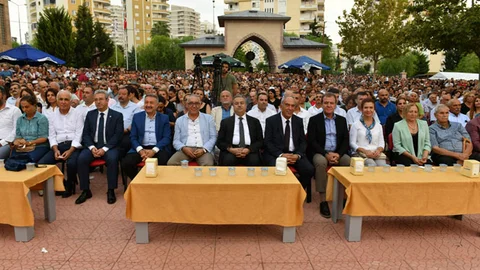 Mersin Valisi Ali İhsan Su, Aşure Lokması Dağıtım Etkinliği’ne Katıldı