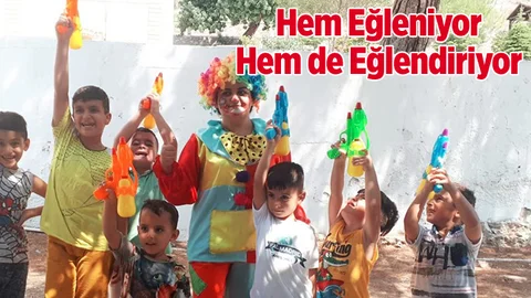 Palyaço Kıyafetiyle Ekmeğini Kazanıyor