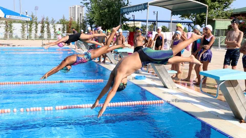 3 Bin 76 Kişi Büyükşehir’den Yüzme Eğitimi Aldı