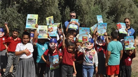 Mersin’de, Toplum Polisinden Çocuklara Hediyeler