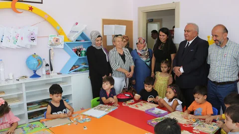 Mersin Erdemli'de Şehit Babasından, Belediye Kreşine Ziyaret