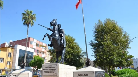 Büyükşehir, Atatürk Heykellerini Bakıma Aldı