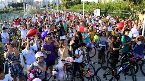 Mersin’de Caddeler Bisikletlendi