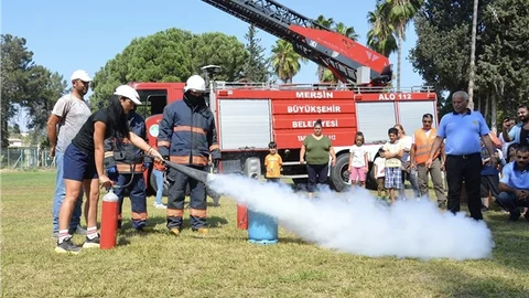 İtfaiye Ekipleri, Yangına Nasıl Müdahale Edileceği Konusunda Çocukları Bilgilendirdi