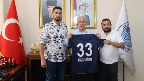 Başkan Gültak’a Hediye Edildi