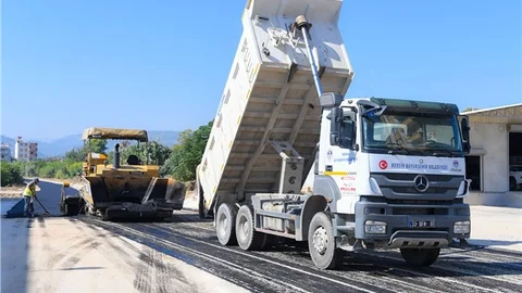 Büyükşehir Limon Üreticisini Asfalta Kavuşturdu
