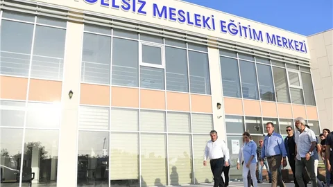Başkan Seçer, Engelsiz Mesleki Eğitim Merkezi’ni İnceledi