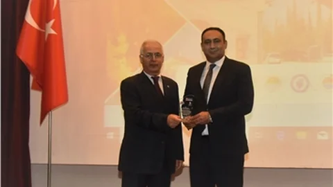 Başkan Yılmaz’a Sempozyuma Katkı Plaketi