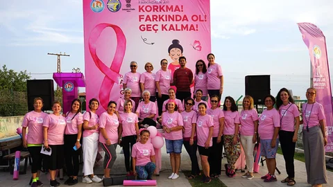 Yoga Yaparak Meme Kanserine Dikkat Çektiler