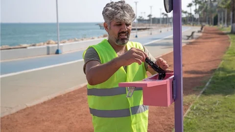 Köpek Atık İstasyonu Hizmette