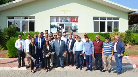 Tüm Muhtarlara Karanfil