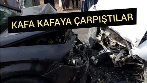 Mersin'de 2 Araç Kafa Kafaya Çarpıştı
