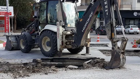 Büyükşehir Tarsus’ta Yol, Bakım ve Islah Çalışmalarına Devam Ediyor