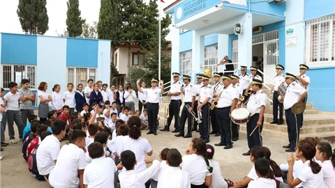 Öğrenciler Bandoyla Tanışıyor