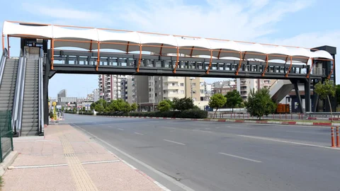 Mersin’de Yayalar Üst Geçitlerle Daha Güvenli