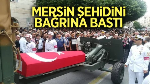 Mersin Şehidini Bağrına Bastı