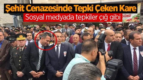 Şehit Cenazesinde Tepki Çeken Fotoğraf