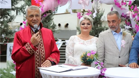 Kanseri Yendi Nikah Masasına Oturdu