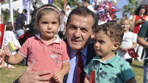 Başkan Abdullah Özyiğit, Cumhuriyet Bayramı'nda Çocuklarla Bir Araya Geldi