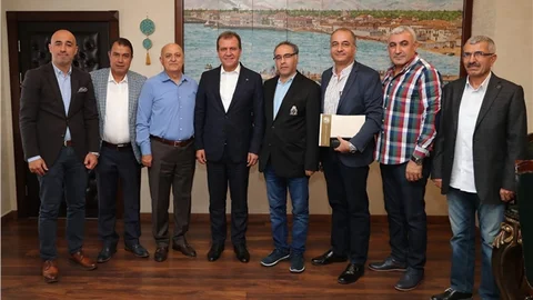 Mersin'de Artık Aydınlatma Direklerinde Reklam Afişleri Asılmayacak