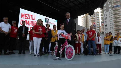 Şiirlerinde Atatürkve Cumhuriyeti Anlatıp Bisiklet Kazandılar