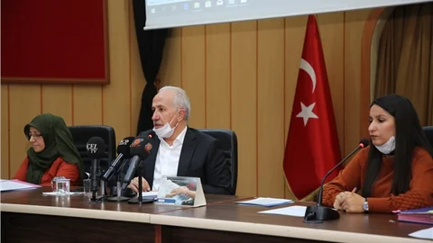 Başkan Gültak, Meclis Toplantısını Yüzünde Maske İle Düzenledi