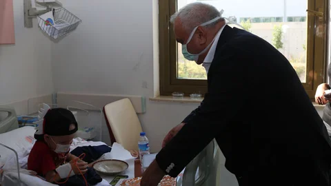 Erdemli Belediye Başkanı Tollu'dan Lösemi Haftasında Çocuklara Moral
