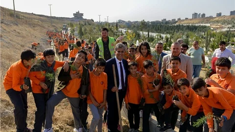 Büyükşehir de Fidan Dikimi İçin Seferber Oldu