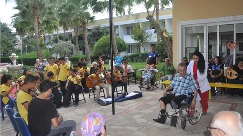 Mersin Toplum Polisinden Huzurevine Ziyaret