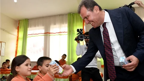 Çocuklar "Okul Sütü"Ne Koştu