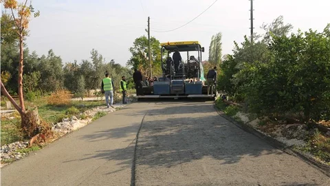 Erdemli’de Beton Yola Devam