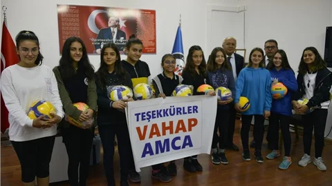 Nehir Voleybol Topu İstedi, Başkan Seçer Kısa Sürede Ulaştırdı